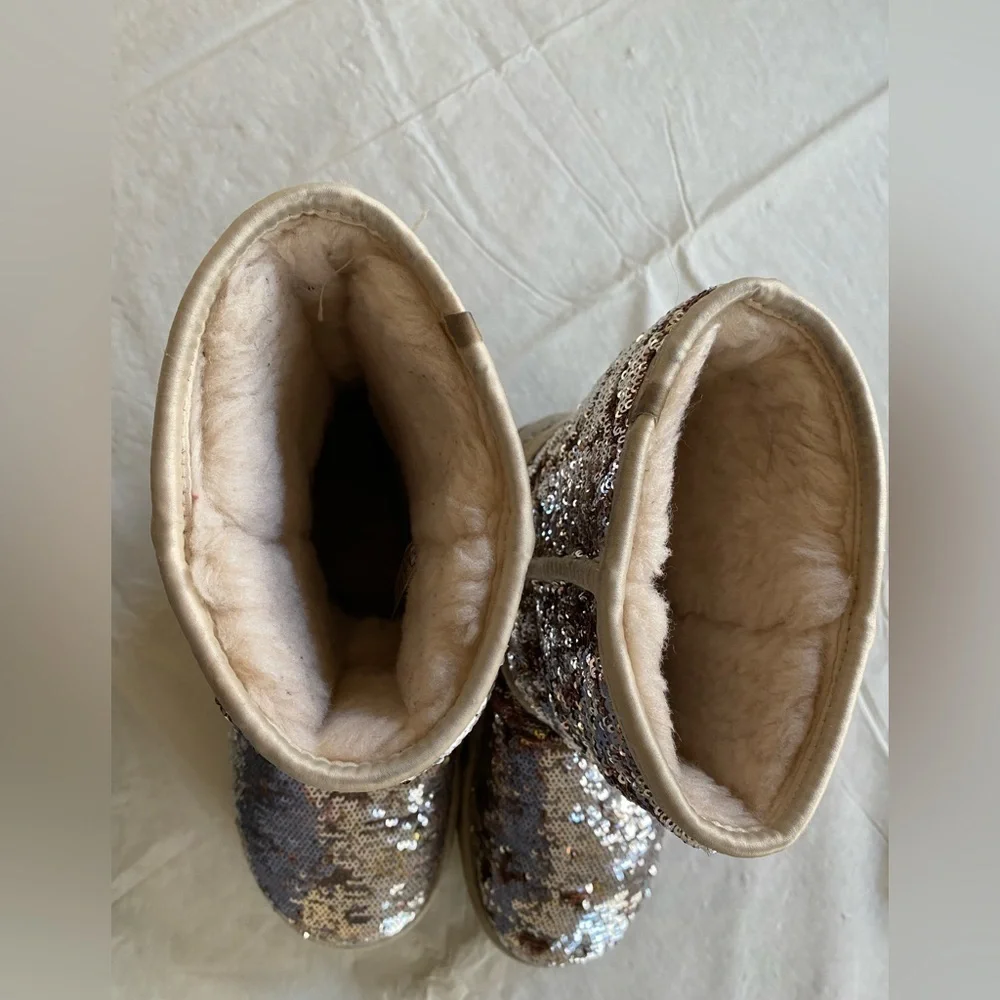 Ugg classic short sparkles champagne boot. Size 6